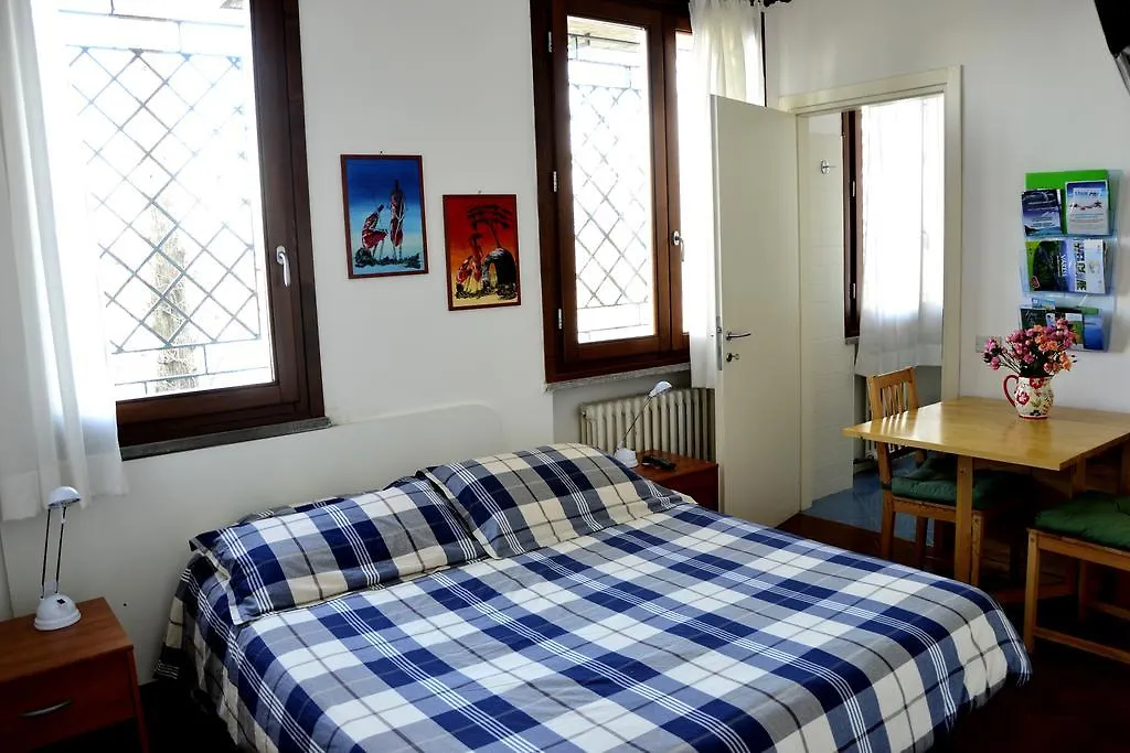 B&B Tana Della Volpe Ispra 2*,