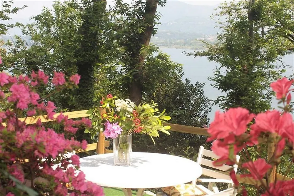 B&B Tana Della Volpe Ispra Bed & Breakfast